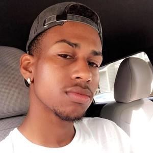 Meet your Posher, Deondre